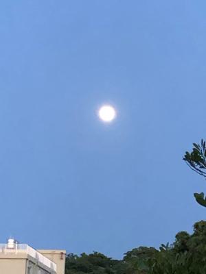月