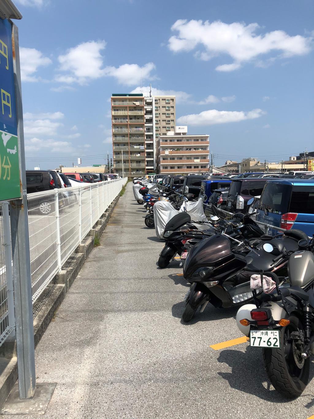 バイクの駐車場入口