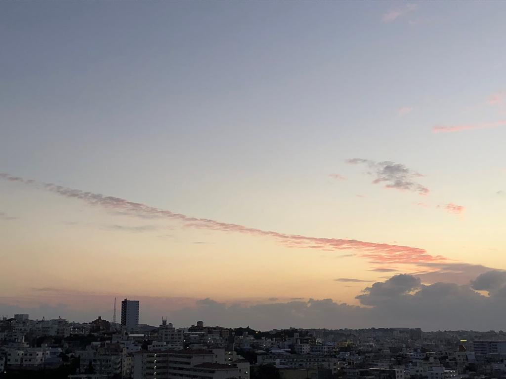 羽のような雲