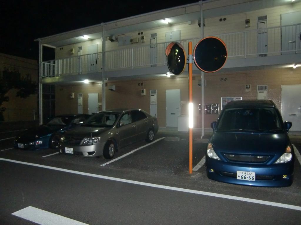 守屋のアパートの駐車場にある私の車