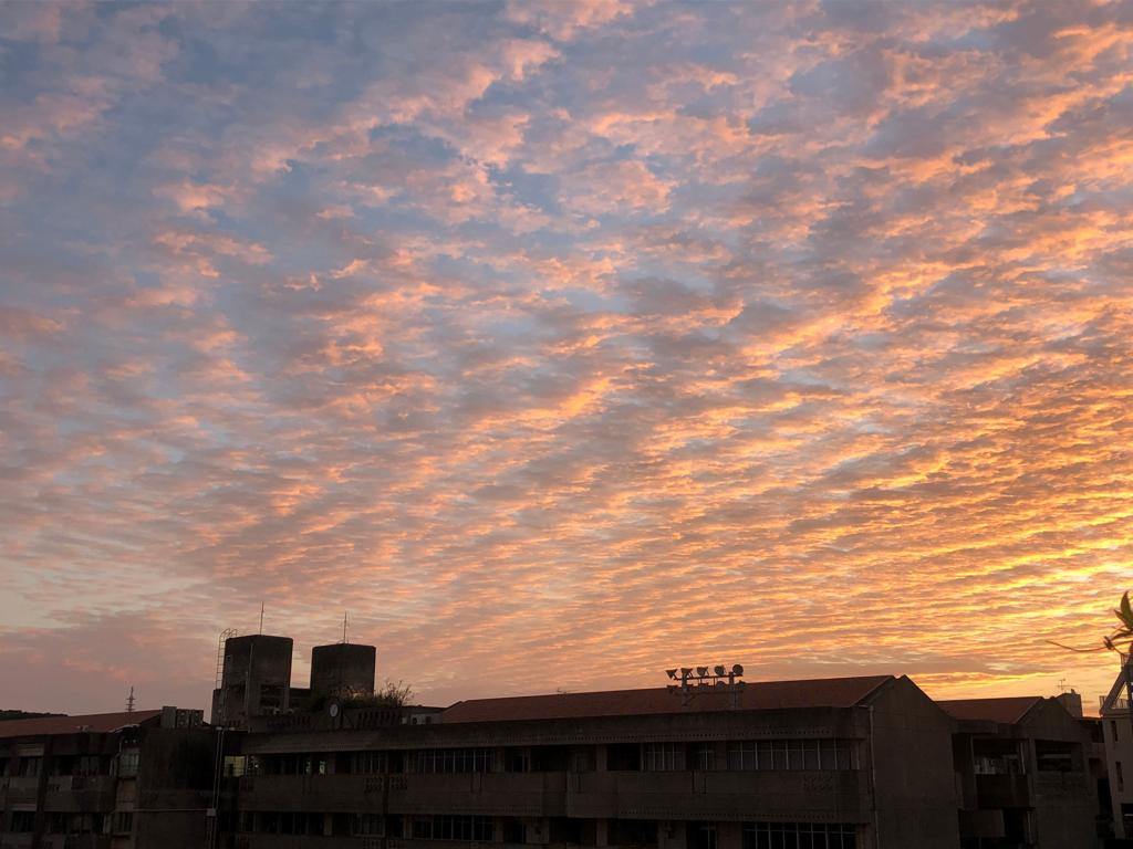朝焼け東の空  width=