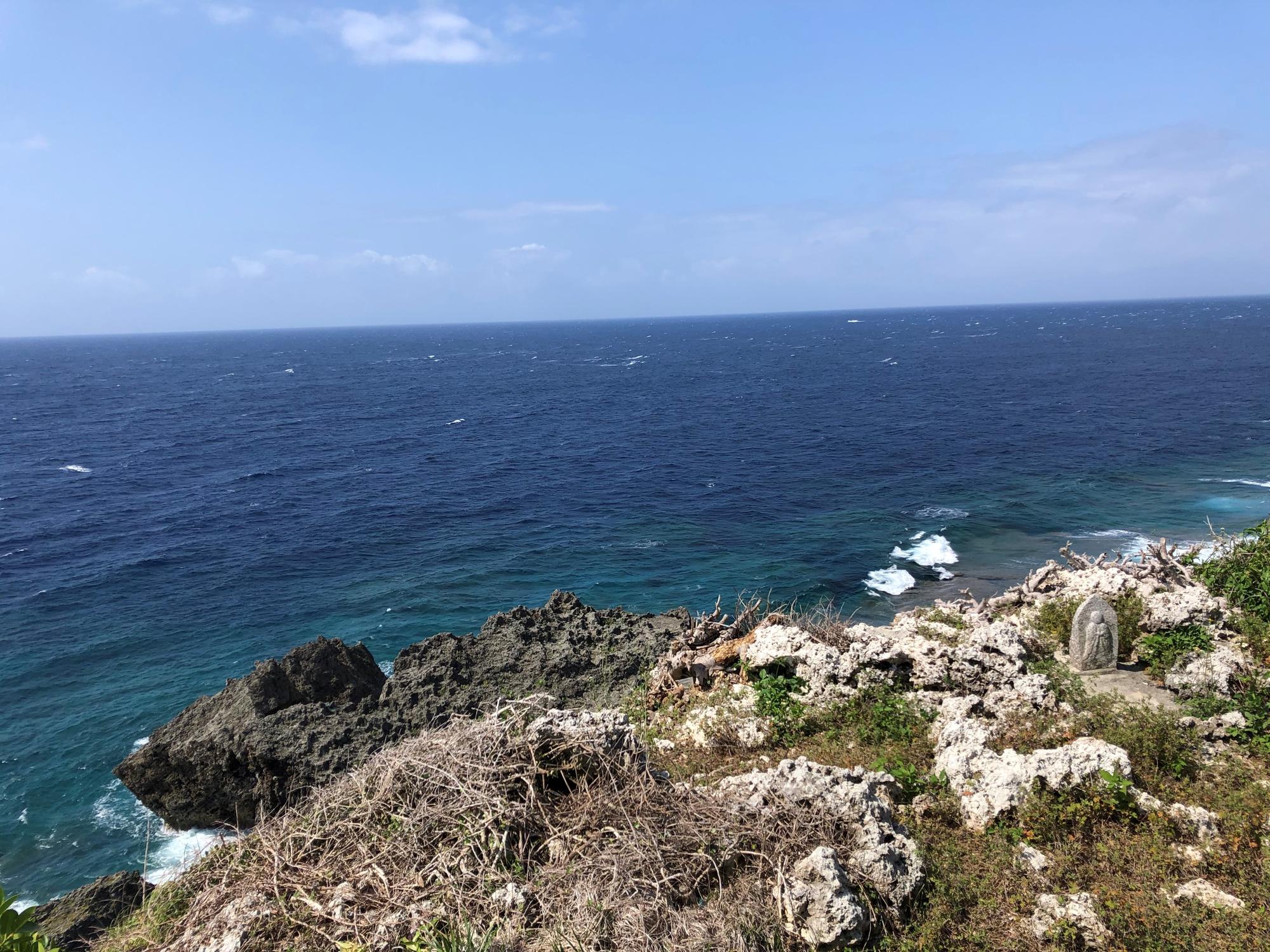正面の海