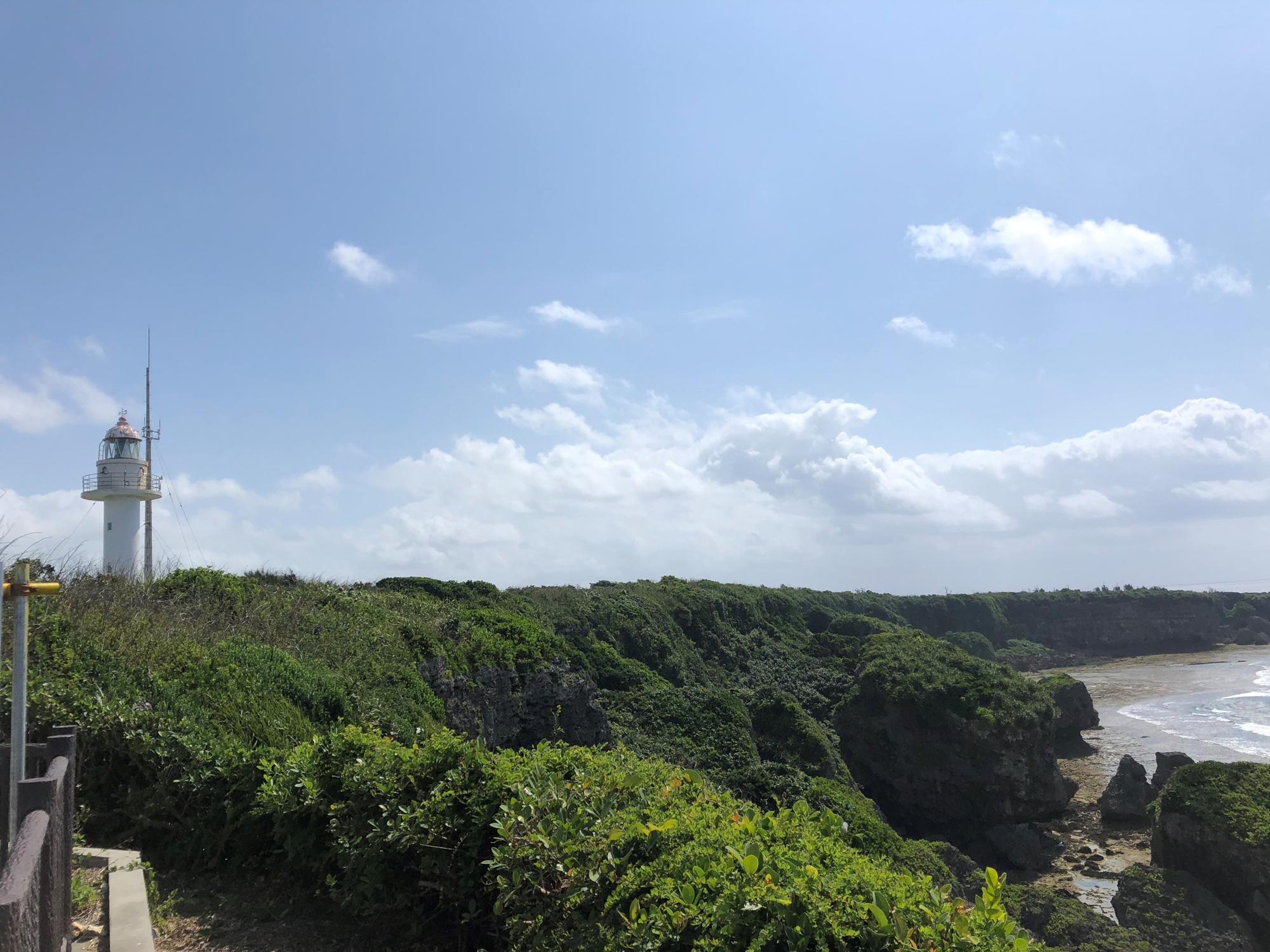 遠くに見える灯台