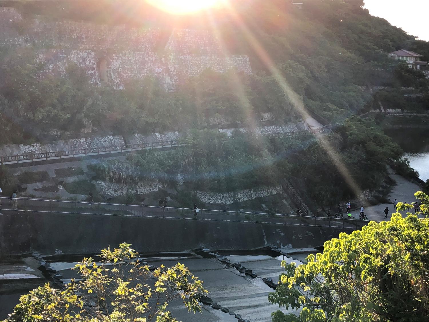 金城ダムのほとりで駆けっこの練習