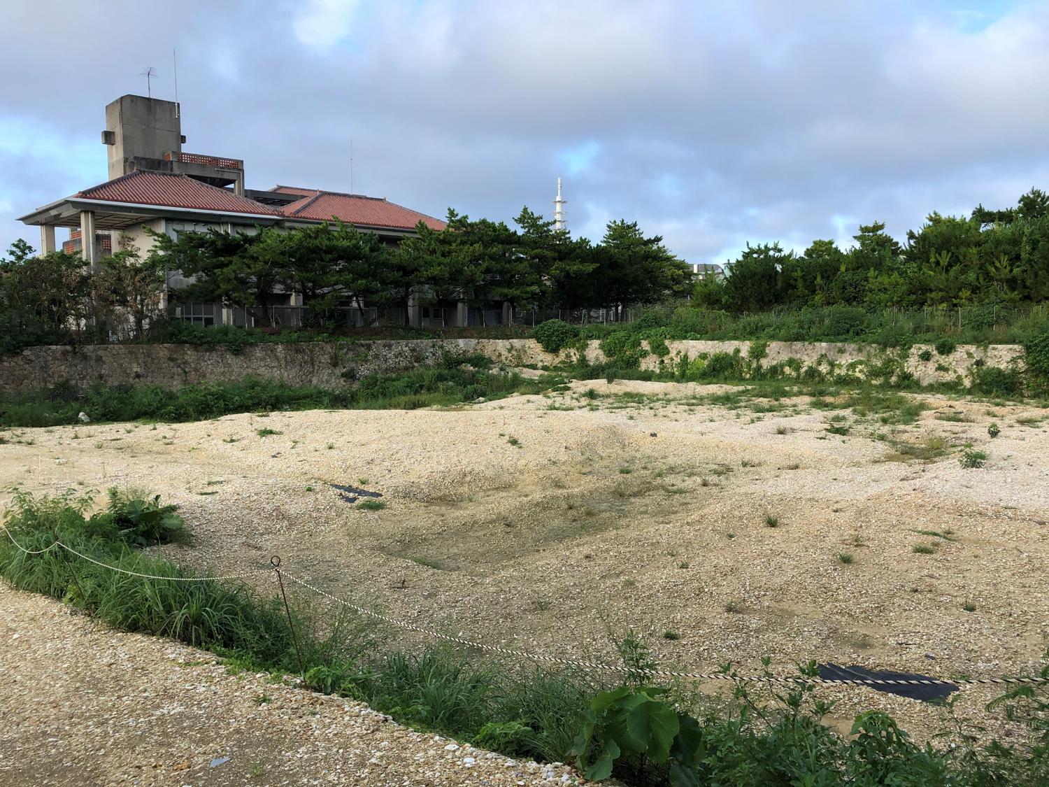 円覚寺の跡地　工事が始まっている　もと琉大の運動場