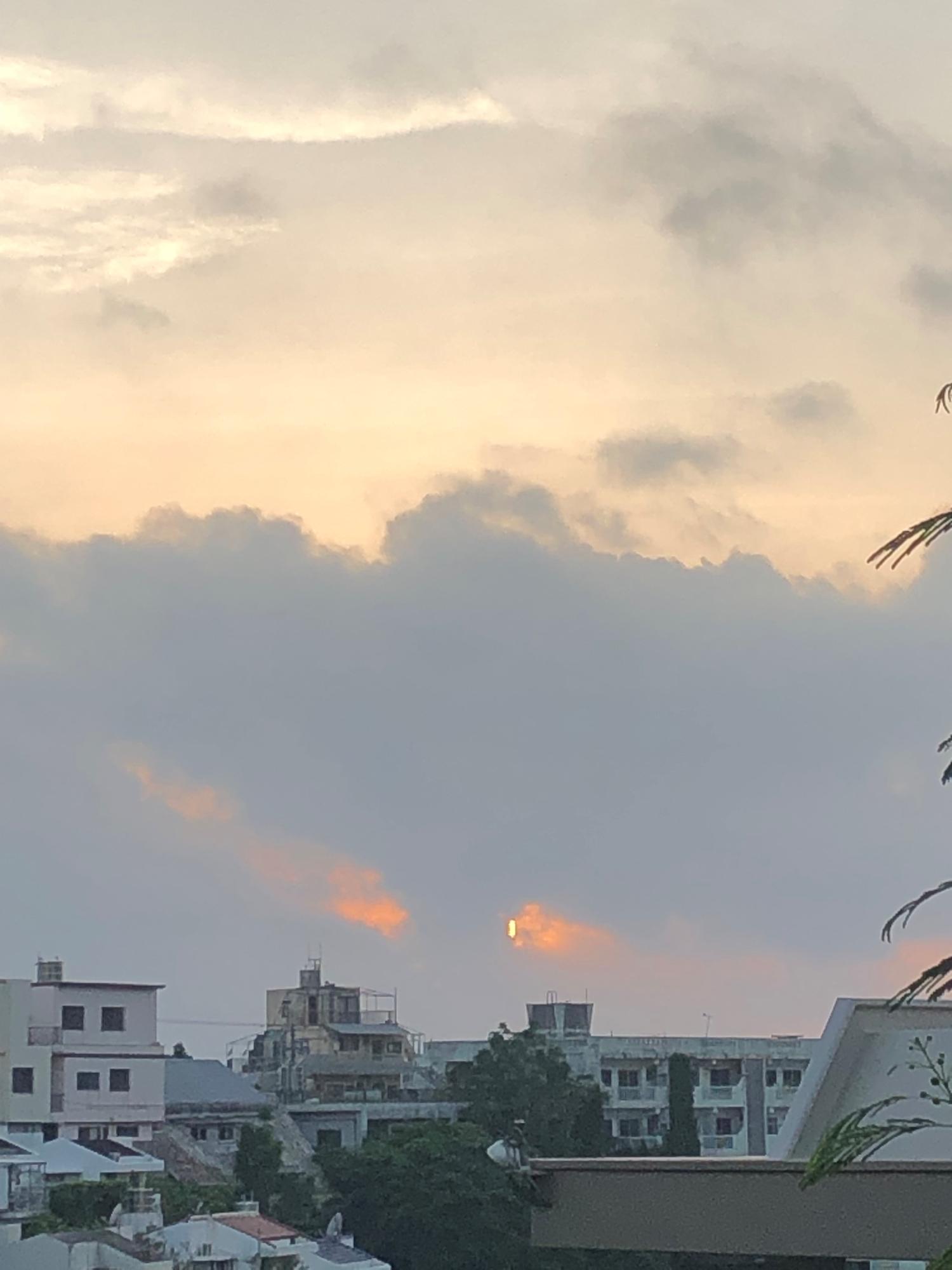 １８時５５分　夕暮れ時の太陽
