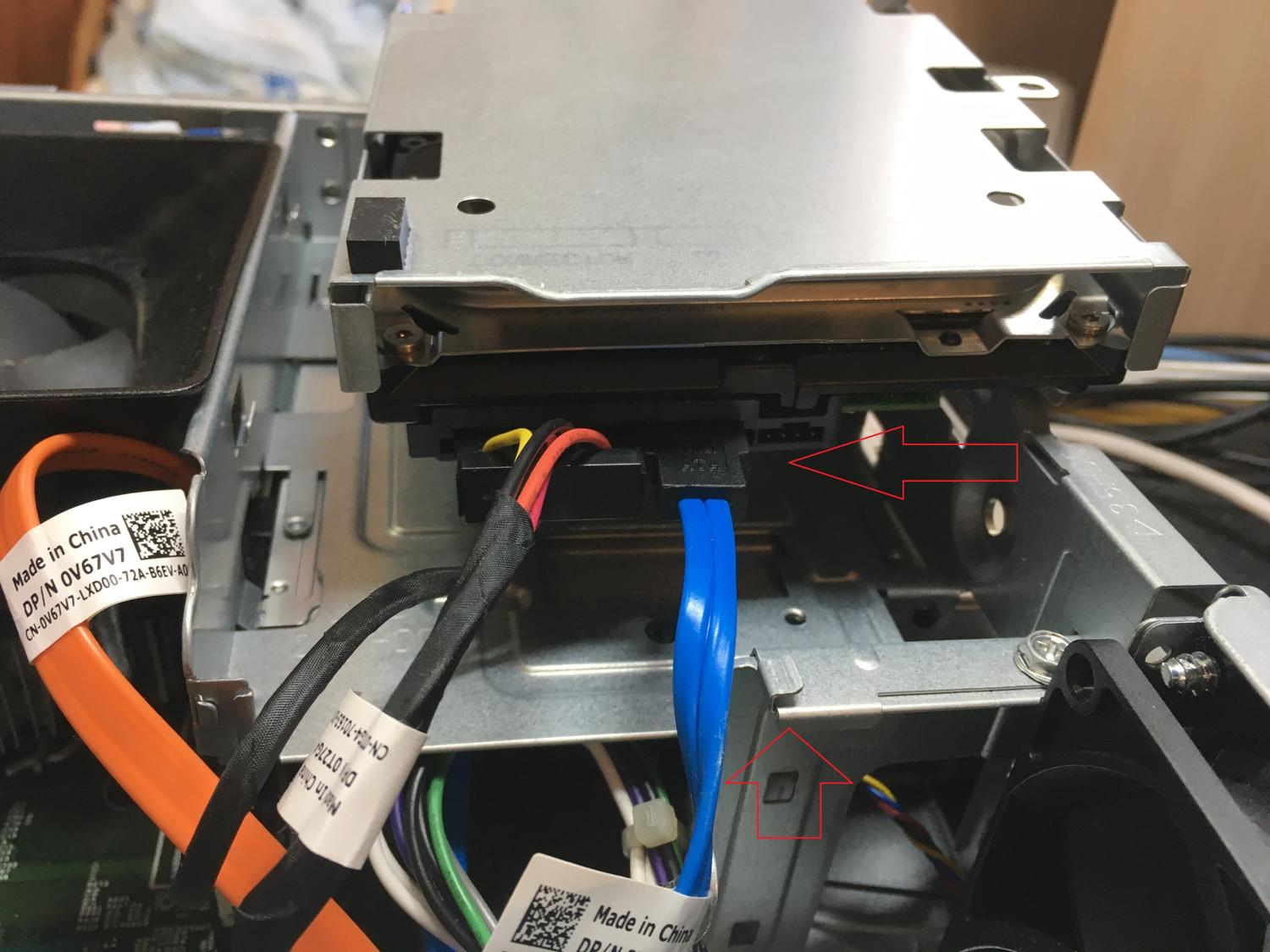 内蔵ＨＤＤ３．５インチ　ケーブルが左側！