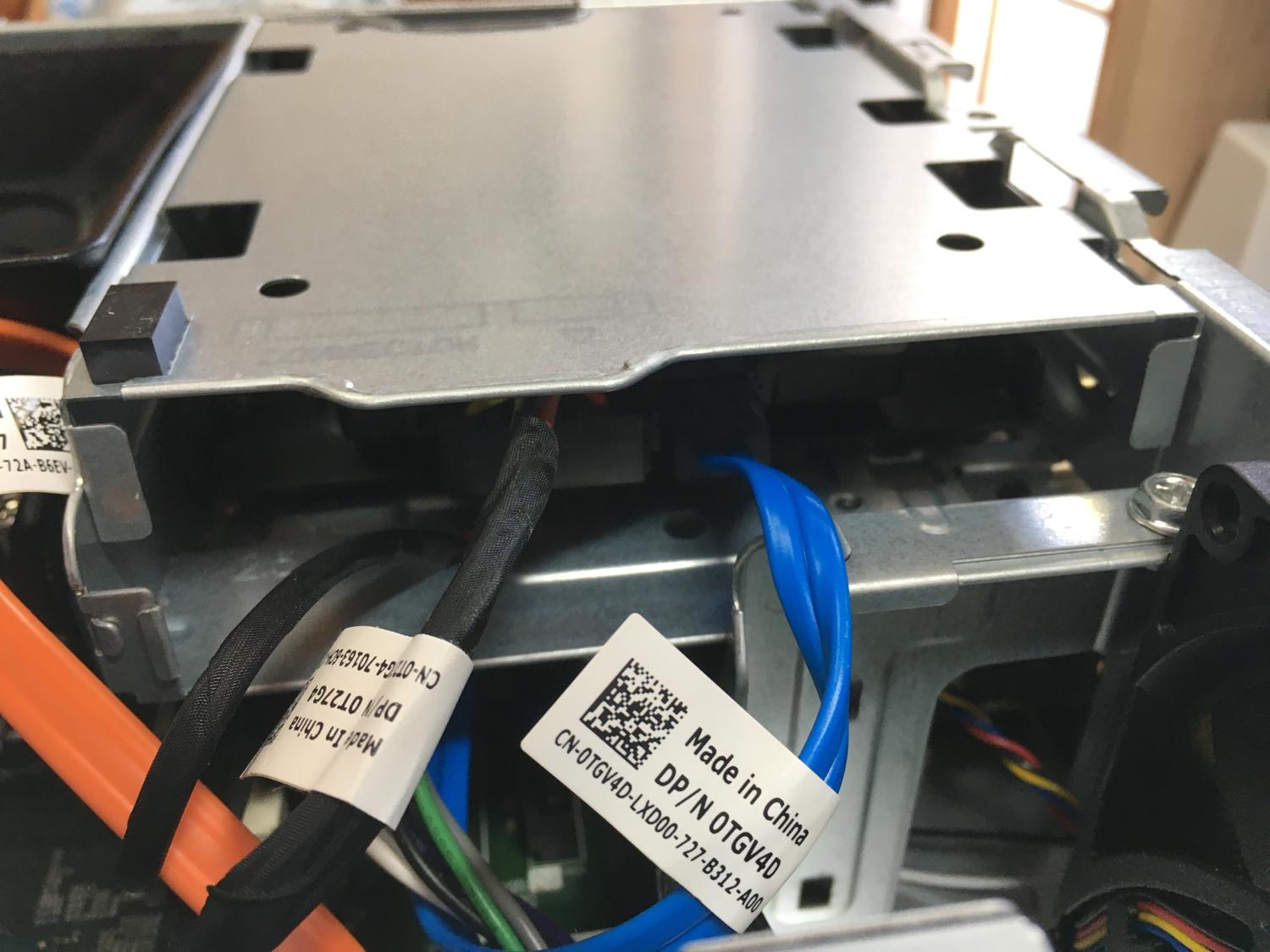 ＳＳＤの端子が奥側になったため収まった　ＯＫ