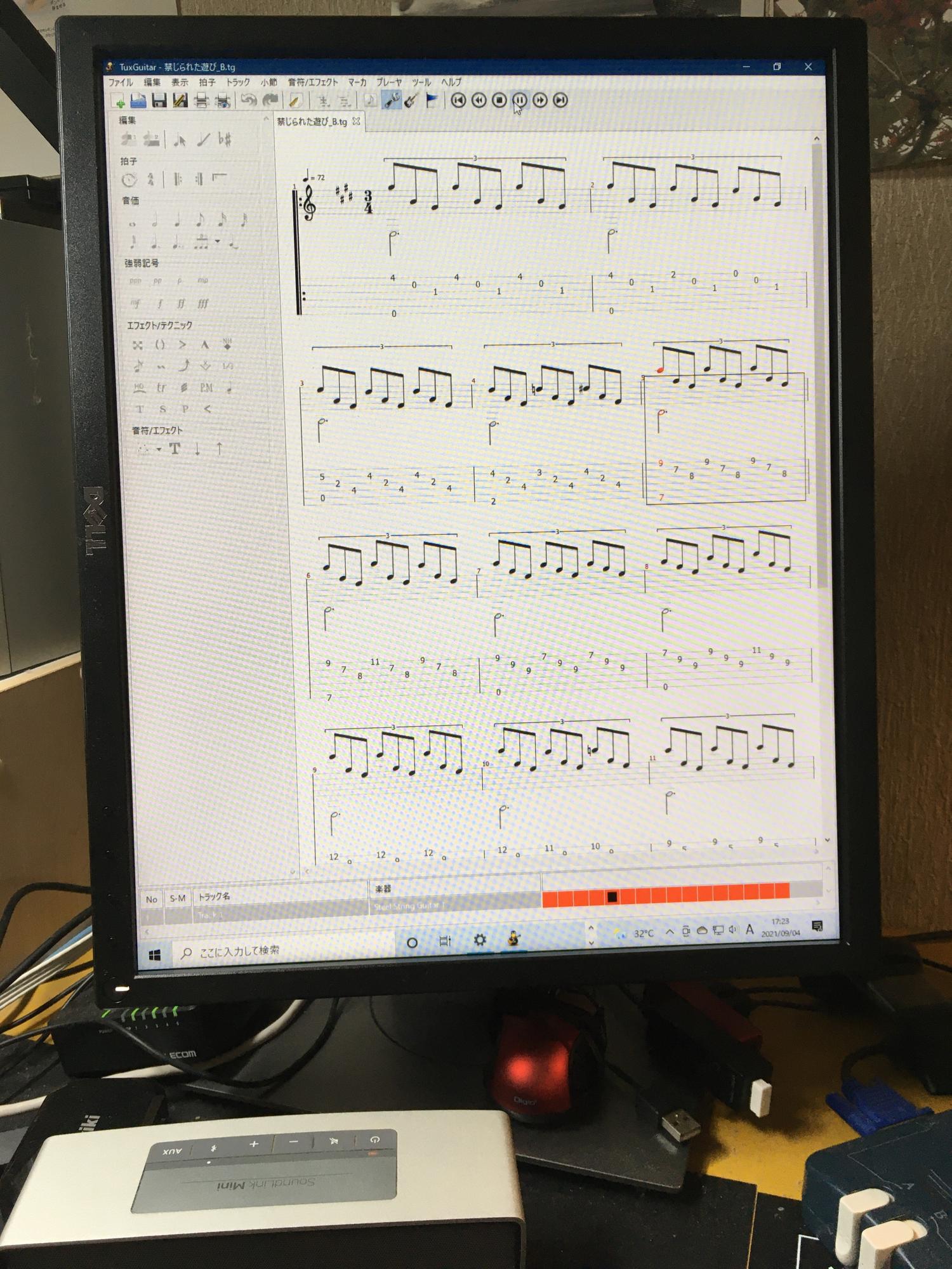 ＰＣ２号のモニタを縦にした　楽譜は禁じられた遊び後半