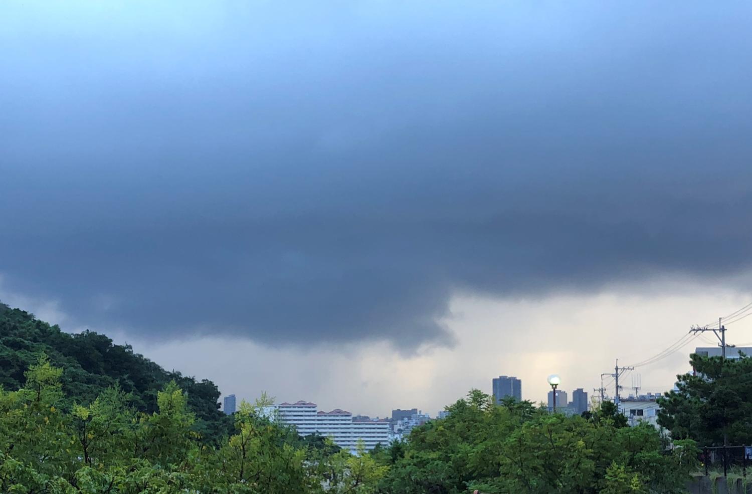 １８：０３　雨天レーダーに映っていた本格的な前線か、１８時４５分から大雨になる