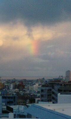 ２０１０年９月９日撮影　海の向こうに虹が見える