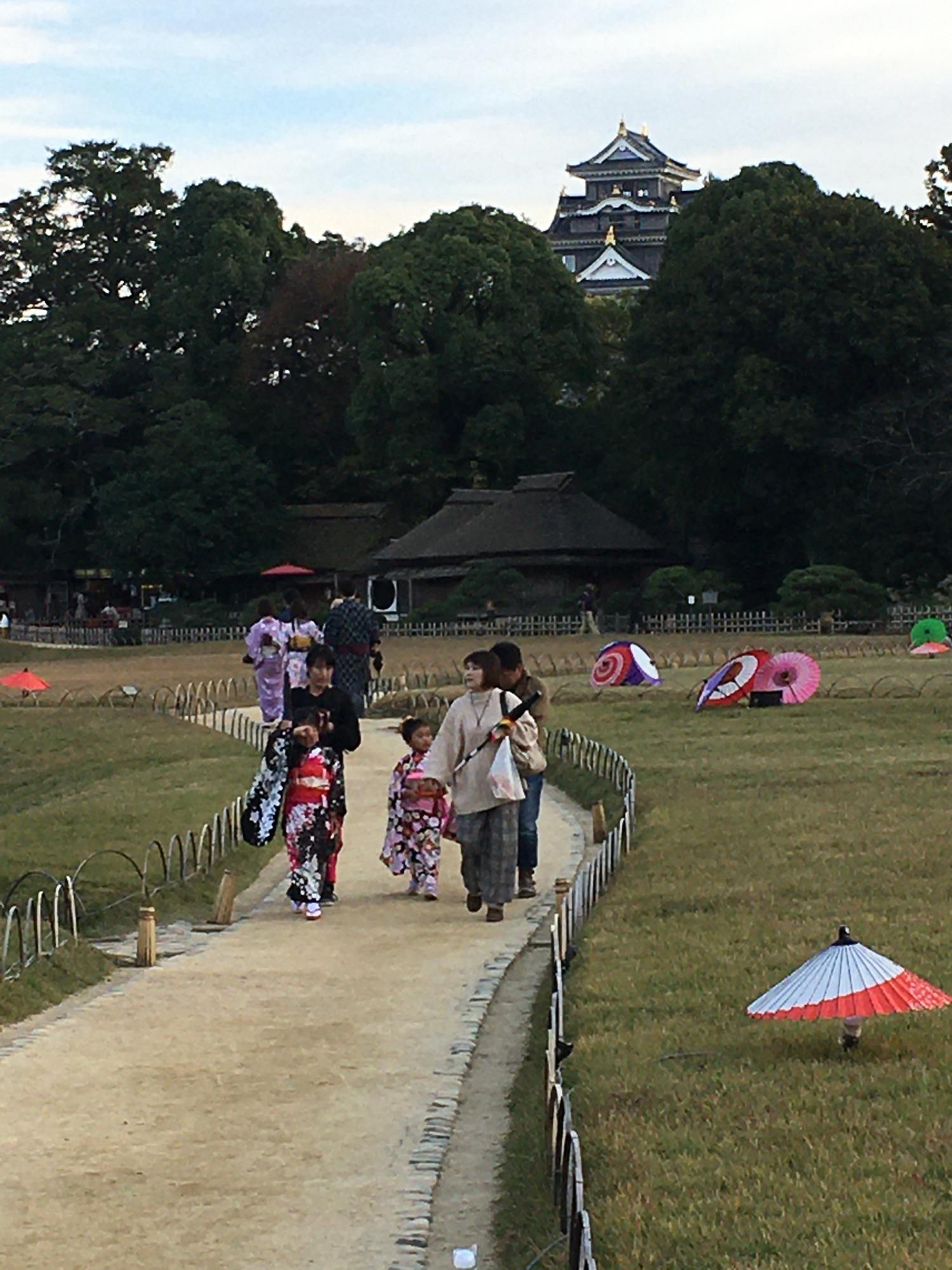 ２０１９年１１月１０日　（日本三名園）後楽園から岡山城を見る