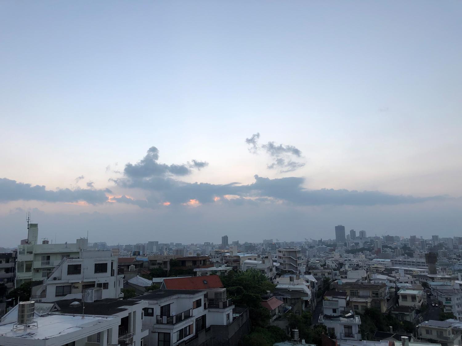 ウンケーの１９時０８分　マンションからみた空
