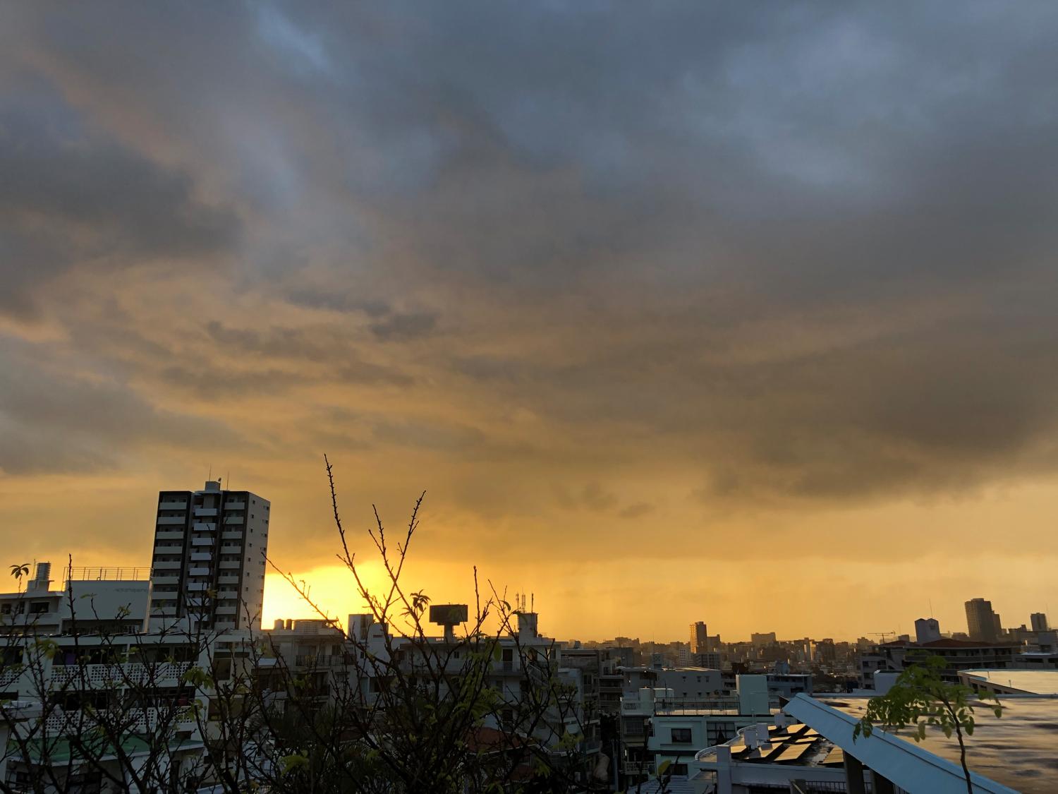 イェスタディの１７時５１分　雨が！降っている