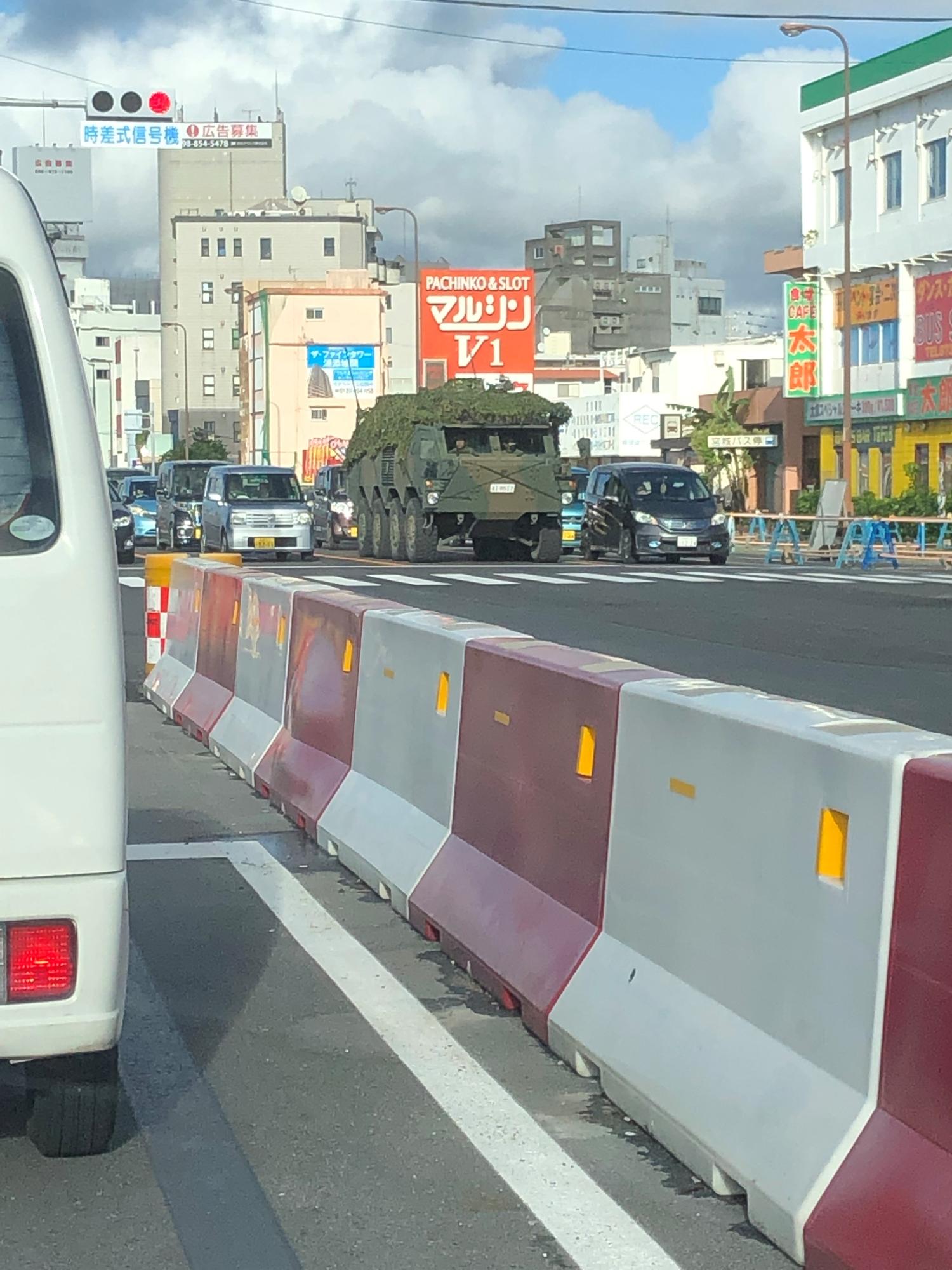 ５８号線で信号待ちをしていたら