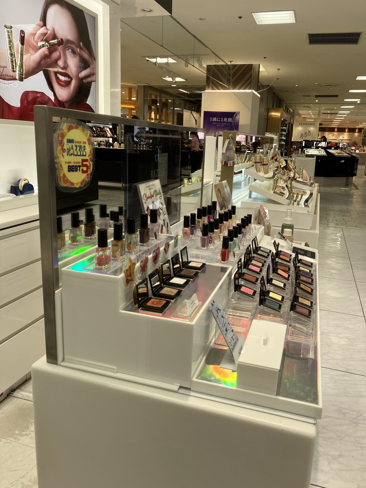 今日の１０時０１分　パレット久茂地　化粧品を受け取る
