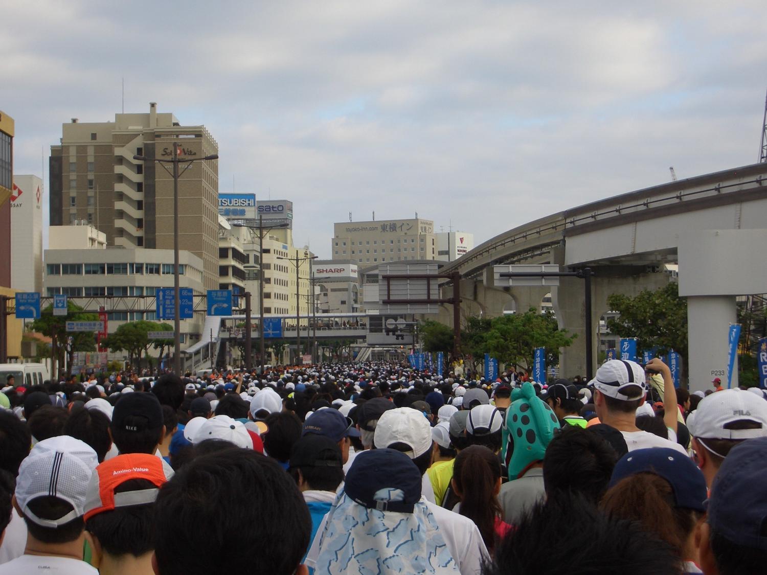 ９時２８分　旭橋　歩いている