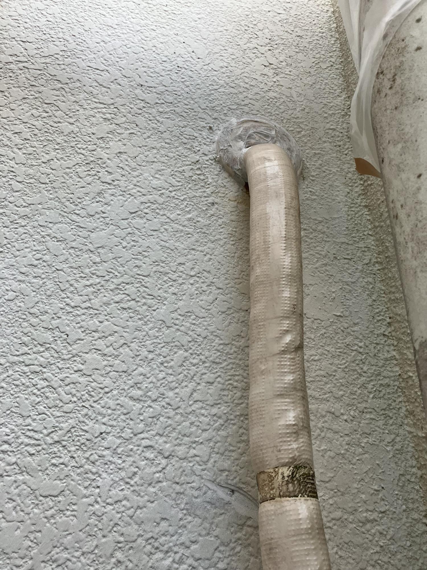 水漏れしたエアコンのドレンホース