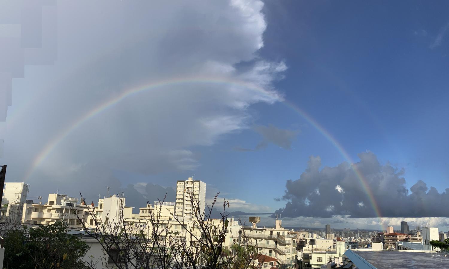 今朝の７時０５分見事な、西の二重の虹