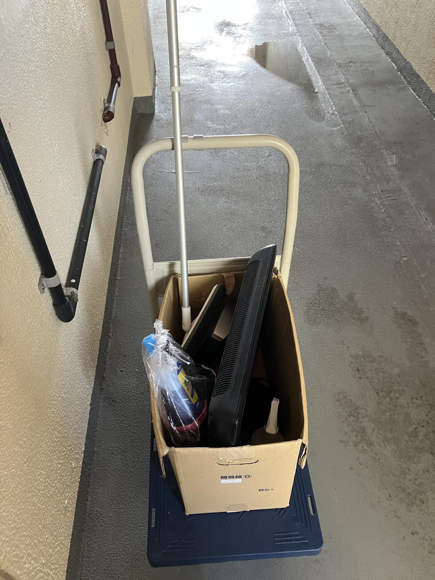 最後はテレビを台車に載せる