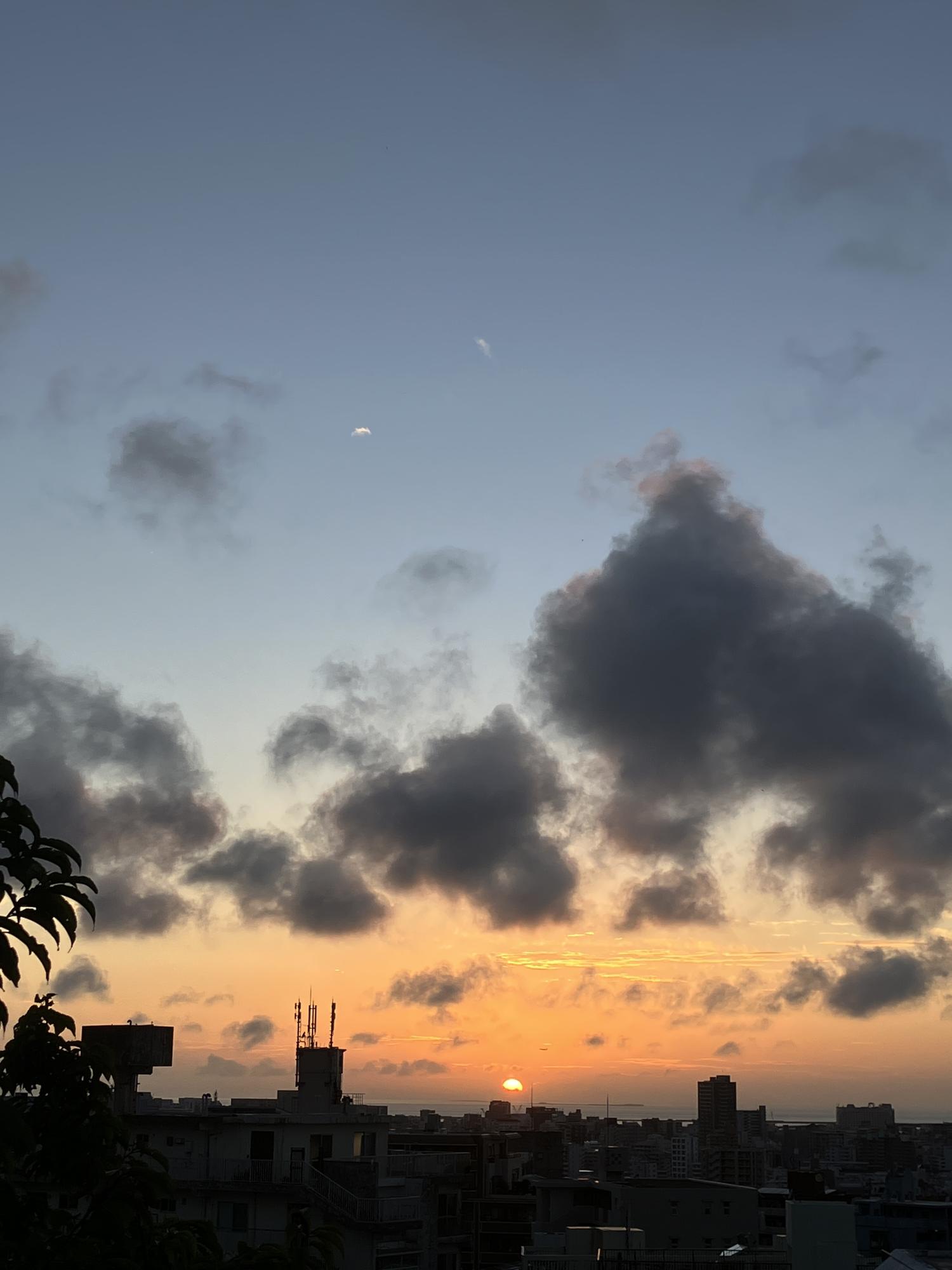 １９時０７分　日没