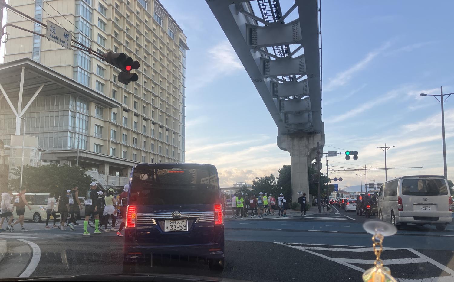 ７時５２分、旭橋駅で左折