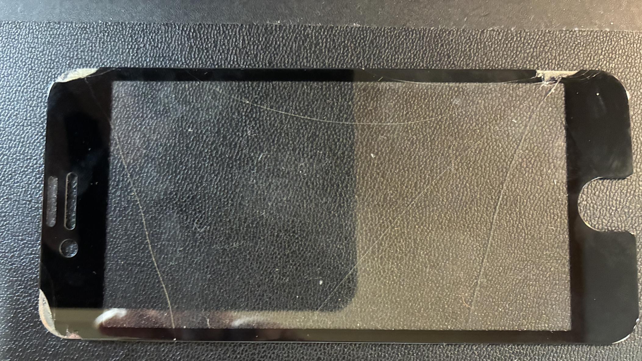 割れた強化ガラスフィルム