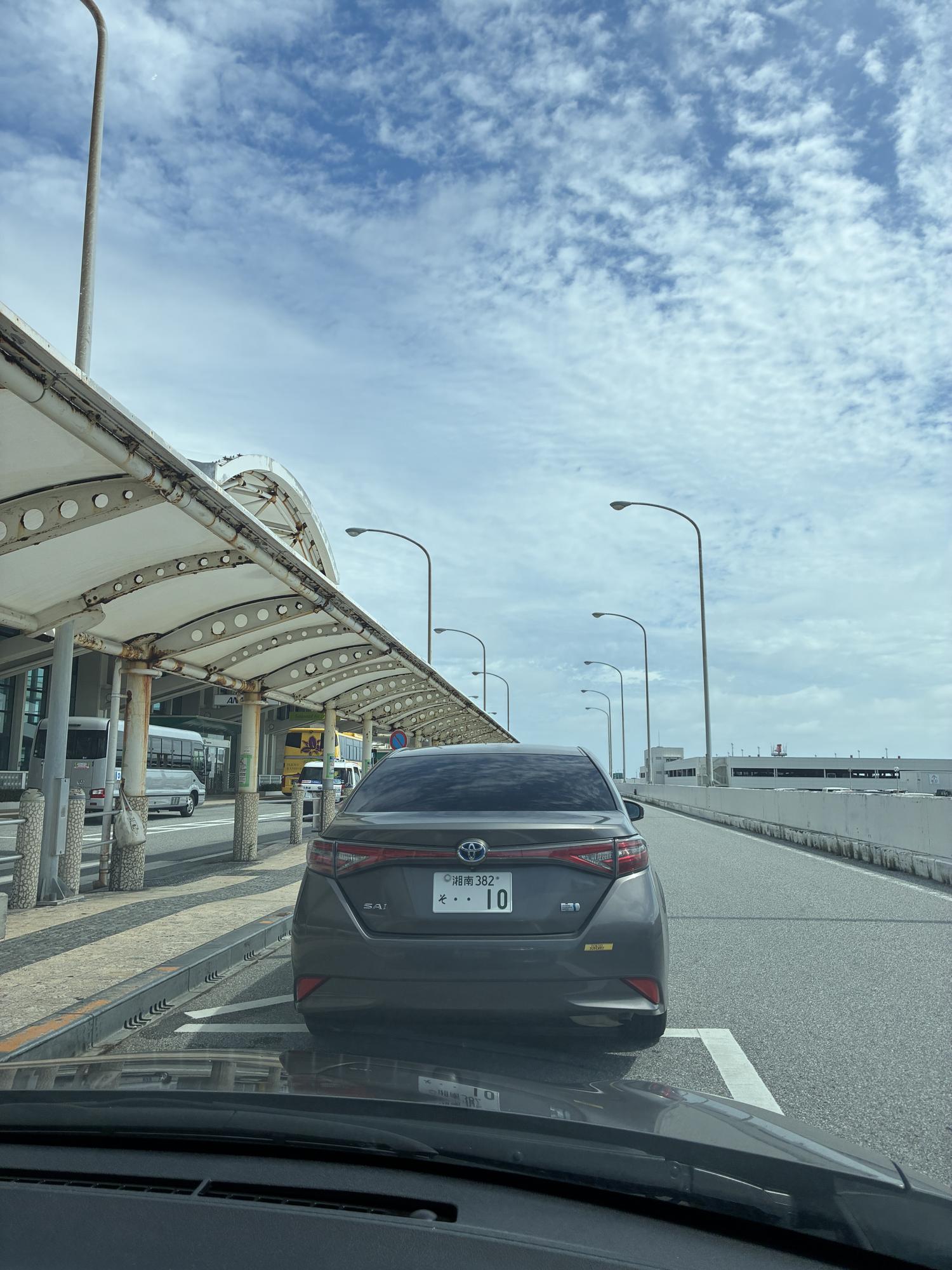 １０時０６分　那覇空港　コドモを降ろす